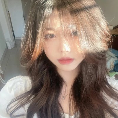 她的微笑像颗糖